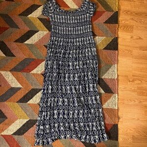 Elegant Blue and White Mid-length Sun Dress